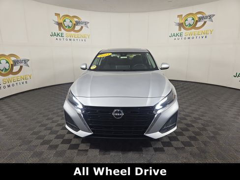 Used 2023 Nissan Altima 2.5 SV w/ SV Premium Package AWD/4WD image 3