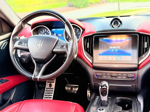 Used 2018 Maserati Ghibli GranSport image 7