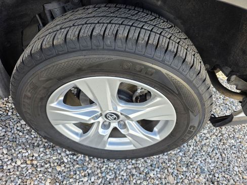 Used 2019 Toyota RAV4 LE w/ Carpet Mat Package AWD/4WD image 11