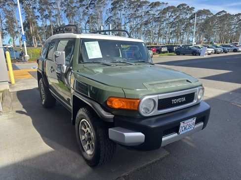 Used 2013 Toyota FJ Cruiser 4WD w/ Upgrade Pkg image 18