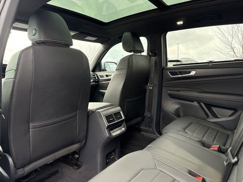 Used 2025 Volkswagen Atlas Cross Sport SEL image 13