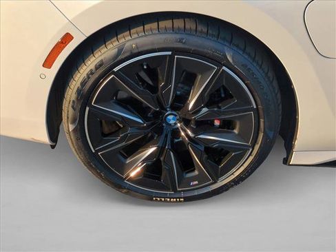 Certified 2025 BMW 750e xDrive w/ Premium Package AWD/4WD image 26