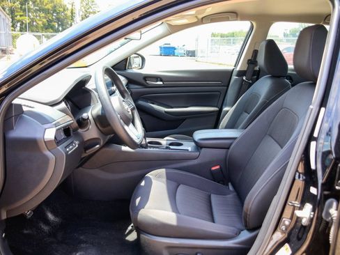 Used 2025 Nissan Altima 2.5 SV FWD image 7