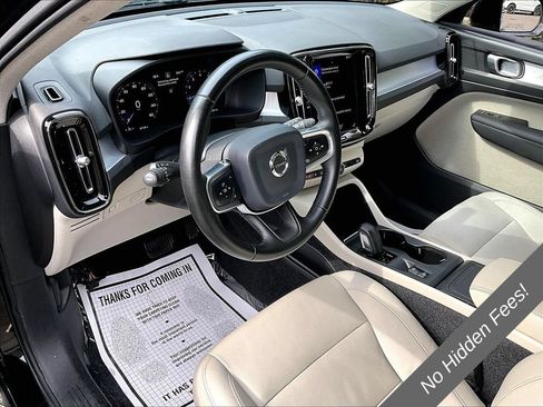 Used 2020 Volvo XC40 T5 Momentum w/ Protection Package Premier AWD/4WD image 12