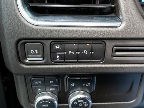 Used 2023 GMC Yukon SLT image 30