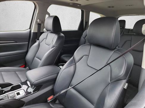 Used 2025 Kia Telluride S FWD image 13