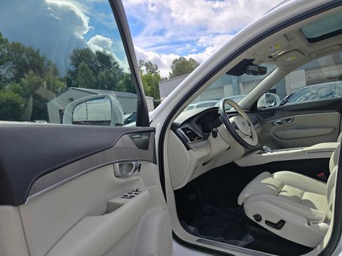 Certified 2023 Volvo XC90 T8 Ultimate AWD/4WD image 22