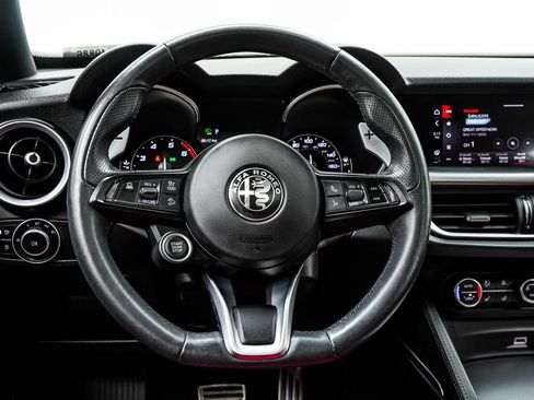 Used 2023 Alfa Romeo Stelvio Veloce image 22