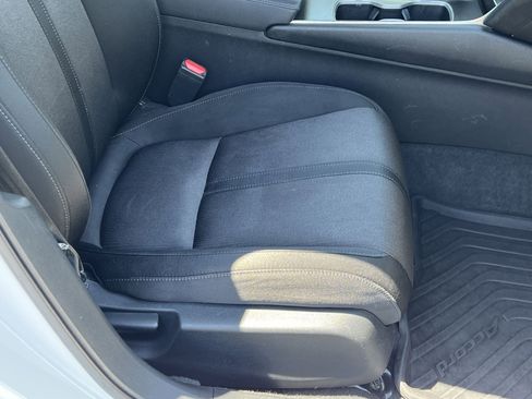 Used 2020 Honda Accord EX image 31
