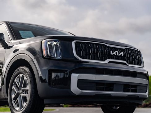 Used 2023 Kia Telluride LX AWD/4WD image 9