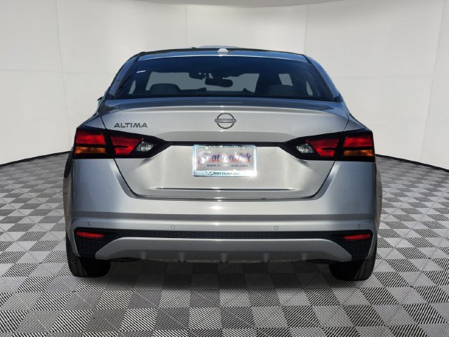 Used 2025 Nissan Altima 2.5 SV FWD image 7