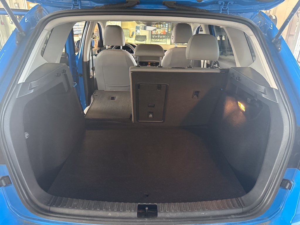 Certified 2023 Volkswagen Taos SE AWD/4WD image 5
