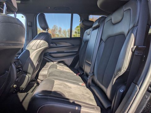 Used 2023 Jeep Grand Cherokee Altitude image 21