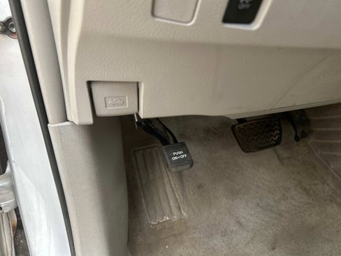 Used 2010 Toyota Camry LE image 24