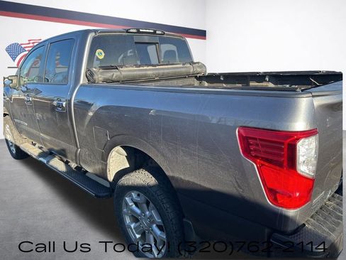 Used 2018 Nissan Titan SV w/ SV Convenience Package image 6