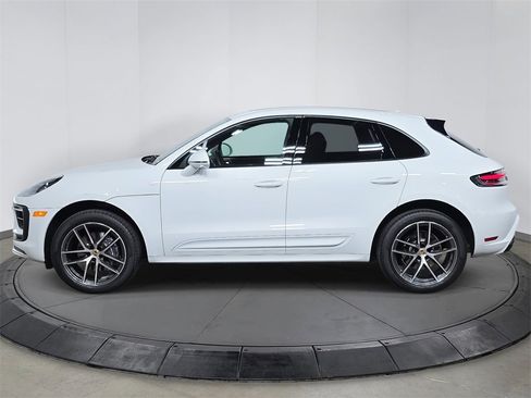 Certified 2025 Porsche Macan image 2
