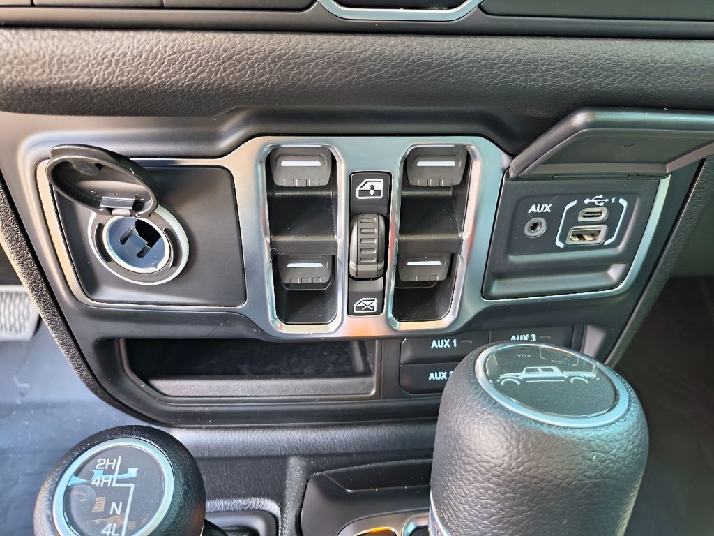 Used 2024 Jeep Gladiator Sport AWD/4WD image 18