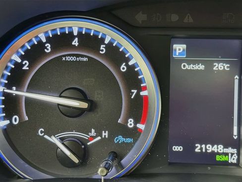Used 2019 Toyota Highlander XLE AWD/4WD image 13