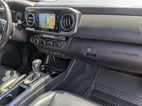 Used 2018 Toyota Tacoma TRD Off-Road image 23