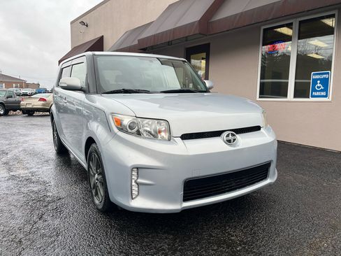 Used 2013 Scion xB image 2