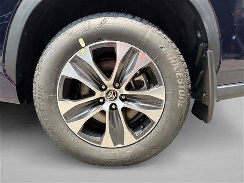 New 2026 Toyota Highlander XLE AWD/4WD image 9
