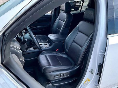 Used 2023 Chevrolet Traverse High Country FWD image 18