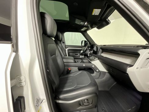 Certified 2022 Land Rover Defender 110 X-Dynamic HSE image 20