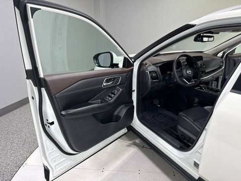 Used 2023 Nissan Rogue Platinum w/ Platinum Premium Package AWD/4WD image 12