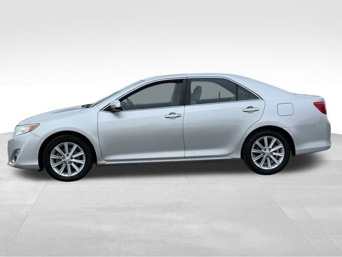 Used 2014 Toyota Camry XLE image 3