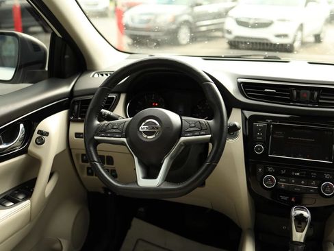 Used 2021 Nissan Rogue Sport SV FWD image 40
