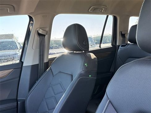 Certified 2025 Volkswagen Atlas SE image 12