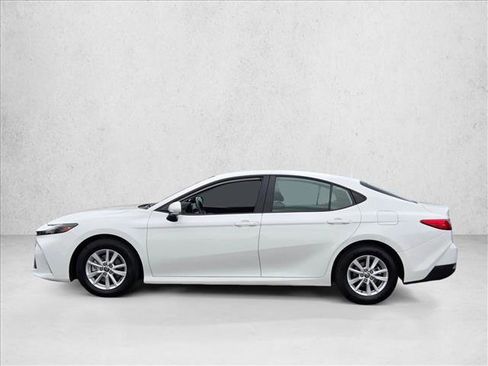 Used 2025 Toyota Camry LE image 9