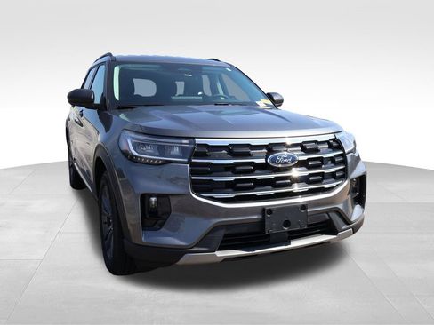 Used 2025 Ford Explorer Active w/ Active Comfort Package AWD/4WD image 10