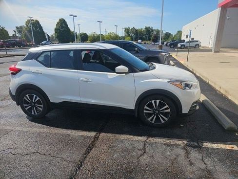 Used 2020 Nissan Kicks SV FWD image 2