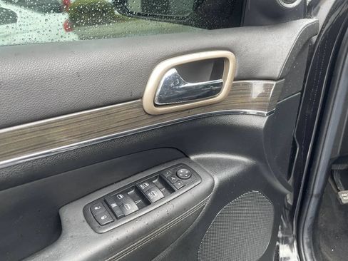 Used 2014 Jeep Grand Cherokee Overland w/ Advanced Technology Group AWD/4WD image 13