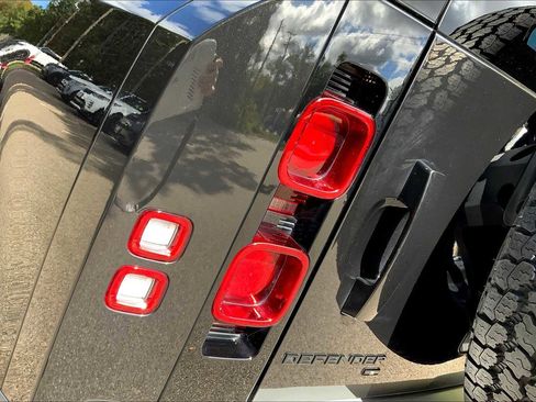 Used 2020 Land Rover Defender 110 S image 25