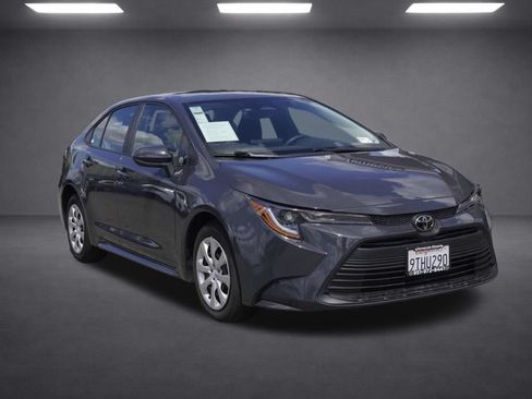 Used 2025 Toyota Corolla LE FWD image 2