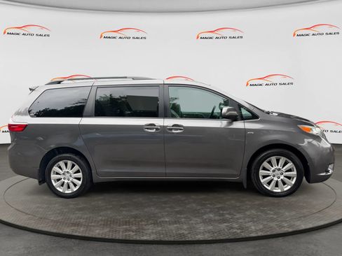 Used 2017 Toyota Sienna LE AWD/4WD image 6