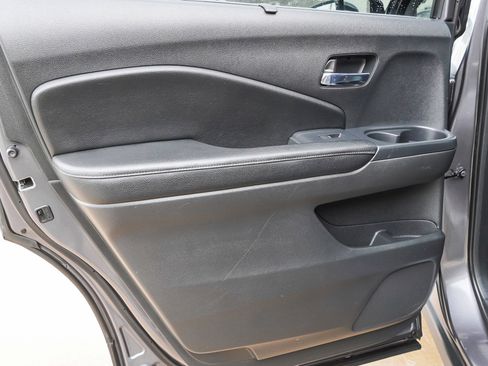 Used 2016 Honda Pilot Touring image 25