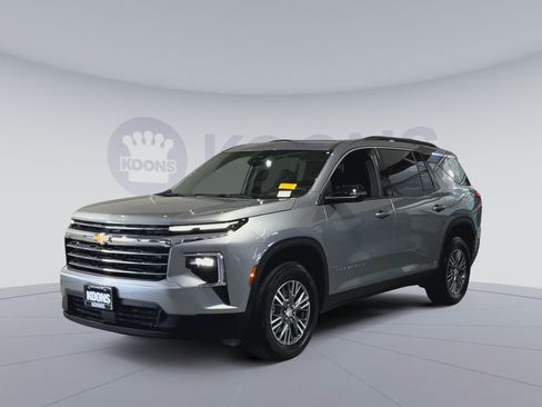 Used 2024 Chevrolet Traverse LT w/ LPO, Floor Liner Package FWD image 5
