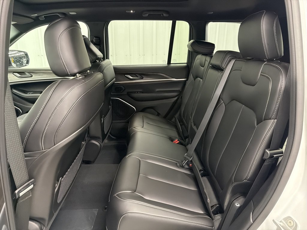 New 2026 Jeep Grand Cherokee Limited RWD image 12
