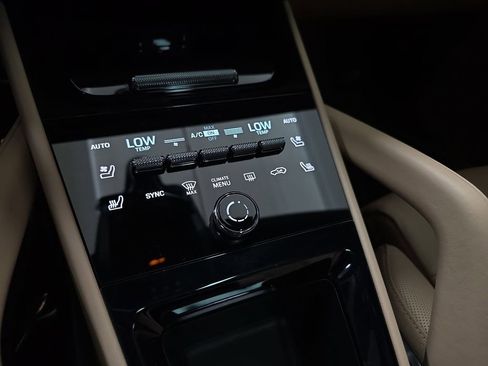 Used 2024 Porsche Cayenne S image 25