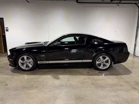 Used 2007 Ford Mustang GT RWD image 2