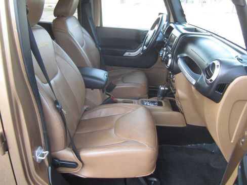 Used 2015 Jeep Wrangler Unlimited Sahara image 19