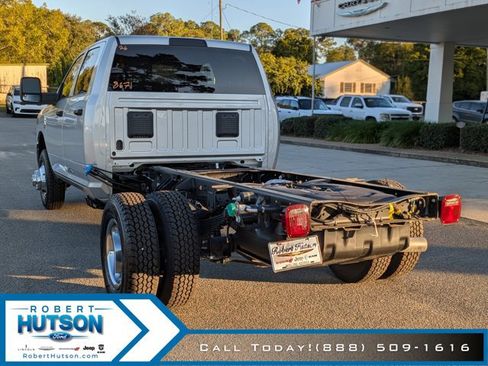 New 2026 RAM 3500 Tradesman w/ Chrome Appearance Group A AWD/4WD image 9
