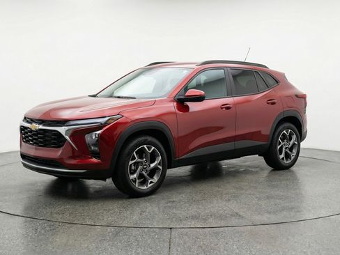 Used 2025 Chevrolet Trax LT w/ LT Convenience Package image 3