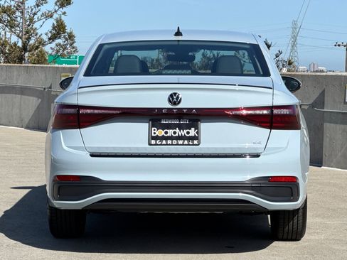 New 2025 Volkswagen Jetta SE image 5