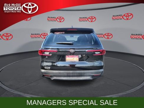 Used 2025 Toyota Grand Highlander AWD image 7