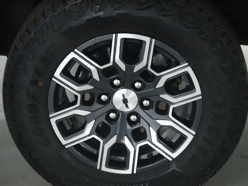 Used 2023 Chevrolet Colorado Z71 w/ Z71 Convenience Package 2 AWD/4WD image 39