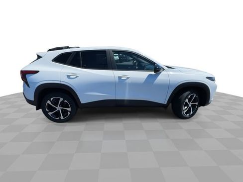 Used 2024 Chevrolet Trax RS w/ Sunroof Package FWD image 9